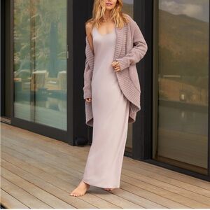 Barefoot Dreams Elegant nude satin Maxi Dress xl